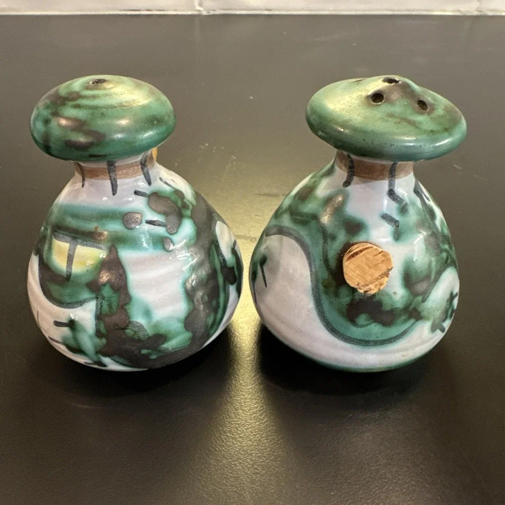 Handmade‎ Pottery Salt & Pepper Shakers Dragonwear Green Gray Stamped Tintagel